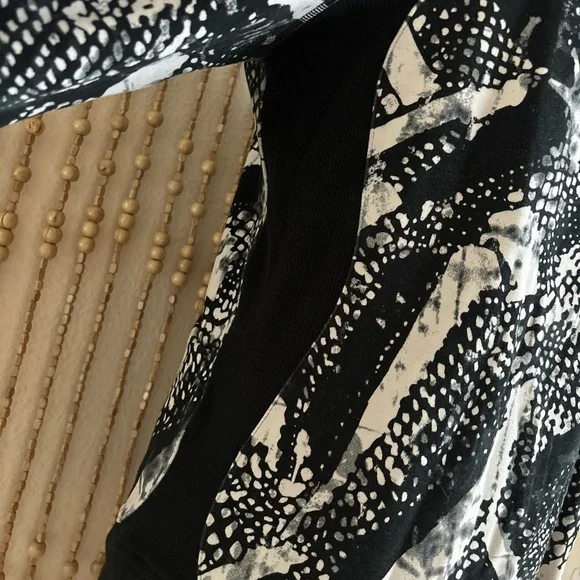 Lululemon Static Mist Black White Abstract Print Scuba Hoodie Yoga Hiking 10 - Picture 5 of 6